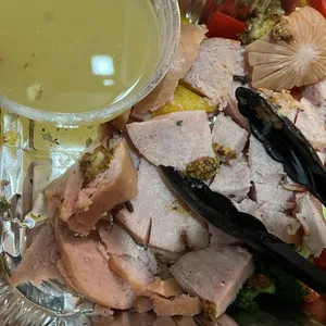 Honey Glazed Chicken Ham with 
Cinnamon and Pineapple Compote (1kg)