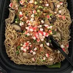 香菇韭菜港式蛋炒面 Wok Fried Hong Kong Egg Noodle with Mushroom and Yellow Chives