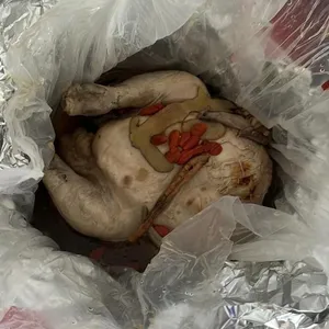 红枣当归传统慢炖药材鸡Traditional Slow Cooked Herbal Chicken with Red Dates and Dang Gui