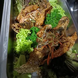 Deep Fried Seabass with Superior Sauce 炸全鱼配上等酱