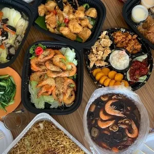 Prosperity Fortune Platter (Octopus, Spring Roll, Salad Prawn, Golden Chicken,  Golden Money Bag) 拼盘（章鱼，春卷，黄金钱袋，沙律虾，黄金鸡）