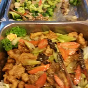 西芹炒鱼片 Sliced Fish w/ Celery