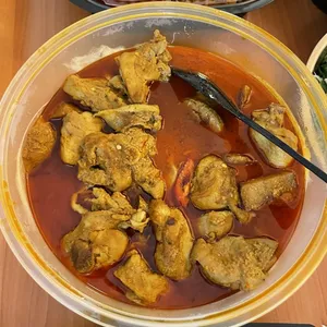Signature Curry Chicken w. Potato 招牌咖喱鸡马铃薯