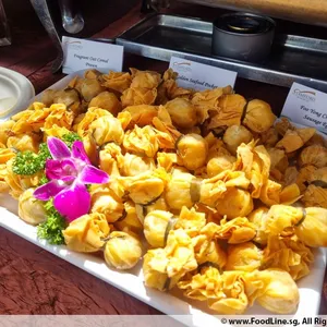 Golden Seafood Pocket with Oriental Dip