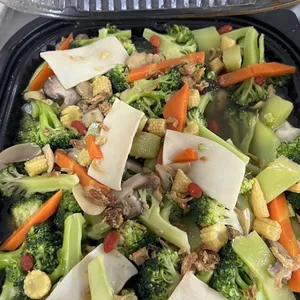 Broccoli w Pacific Mushroom 鲍贝西兰花