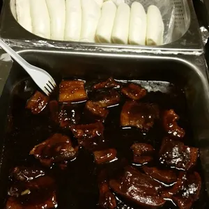 Braised Pork w/ Bun • 扣肉包(Chef's Recommended)