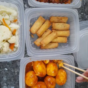 Lunch Tingkat (20 Day, 3 Dishes + Soup OR 4 Dishes)