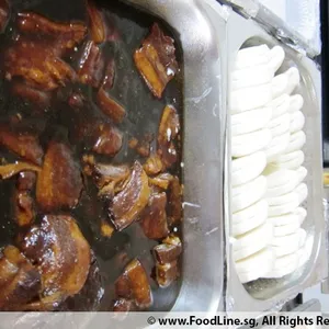 Braised Pork w/ Bun • 扣肉包(Chef's Recommended)