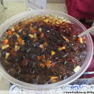 Grass Jelly with Fruit Cocktail 仙草杂水果凍
