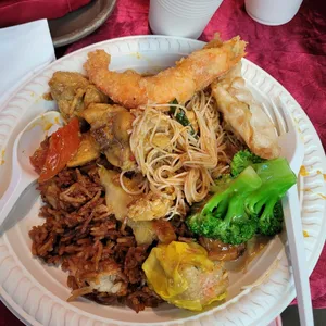 Lotus Leaf Fried Rice with Chicken Cube and Dried Shrimp 飘香荷叶饭