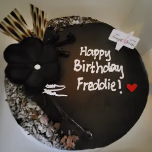 Signature Chocolate Mousse Etoile (Size: Regular 8" (8 - 10 pax)) (Qty of Big Candles: 8) (Qty of Small Candles: 9)