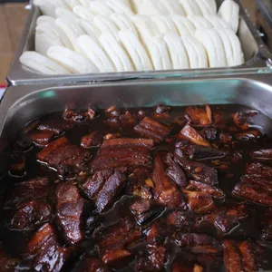 Braised Pork w/ Bun • 扣肉包(Chef's Recommended)