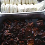 扣肉馒头 Braise Pork w/ Bun