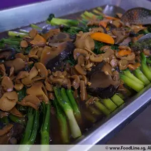 三菇芥兰 Kailan w/ Assorted Mushroom (NEW)