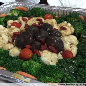 1x Broccoli and Cauliflower with Chinese Mushroom & Wolfberries