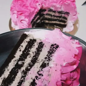 1x Rosette Pink @$38.9 (Size : 7 Inch (7-10 pax)) (Flavours : Chocolate) (Eggless: No) (Big Candles : 1) (Small Candles : 8)