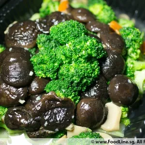 Broccoli w/ Mushroom •香菇兰花 (Chef's Recommendation)