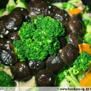 Broccoli w/ Mushroom •香菇兰花 (Chef's Recommendation)