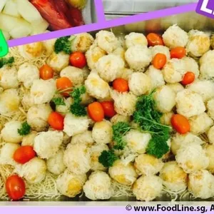 Deep Fried Shrimp Nest Ball Topping with Asian Sauce