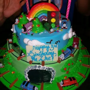 1x Thomas & Friends @$162 (Top Layer : Vanilla) (Bottom Layer : Vanilla) (Big Candles : 3) (Small Candles : 3)