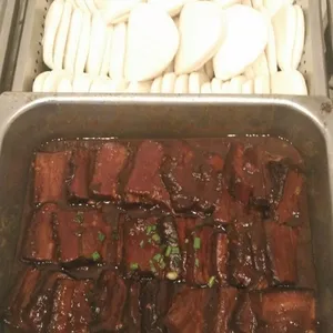 扣肉包 Chinese Bun w/ Stewed Pork