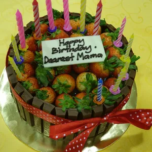 1x Kit Kat Berries @$54.9 (Size : 8 Inch (7-10 pax)) (Big Candles : 7) (Small Candles : 8)