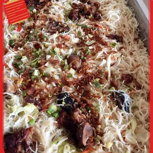 1b. 富贵延年 Bee Hoon w/Braised Pork Trotter 猪脚米粉