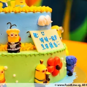 1x Minions Birthday Bash @$158 (Top Layer : Strawberry) (Bottom Layer : Vanilla) (Big Candles : 1) (Small Candles : 9)