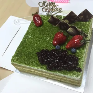 1x Matcha Bean @$36.9 (Size : 7 Inch (7-10 pax)) (Big Candles : 2) (Small Candles : 1)