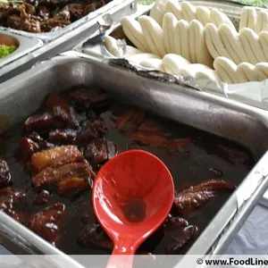 Braised Pork w/ Bun • 扣肉包(Chef's Recommended)