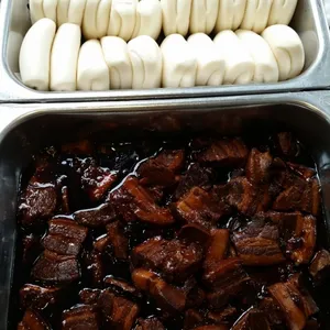 扣肉馒头 Braise Pork w/ Bun