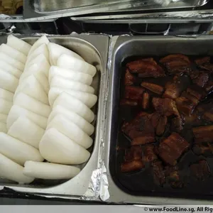 Braised Pork w/ Bun • 扣肉包(Chef's Recommended)
