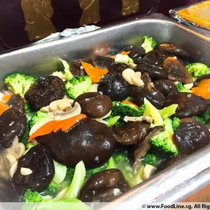 Broccoli w/ Mushroom • 双菇兰花(Chef's Recommended)