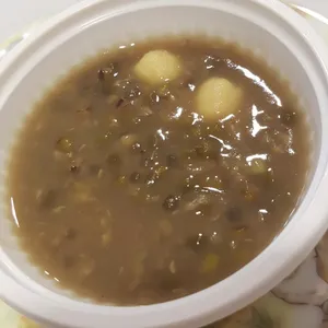 Green Bean Soup w/ Lotus Nuts • 莲子绿豆汤