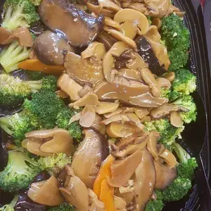 香菇西兰花 Sauteed Broccoli w/ Mushroom
