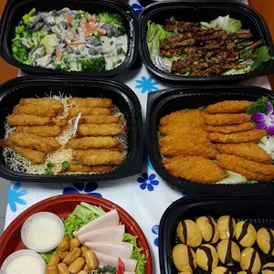 1x Christmas Mini Party Set A (Serves up to 12 pax)