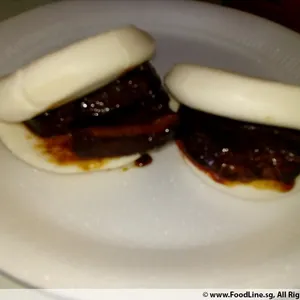 扣肉馒头 Braise Pork w/ Bun