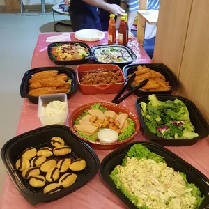 1x Christmas Mini Party Set A (Serves up to 12 pax)
