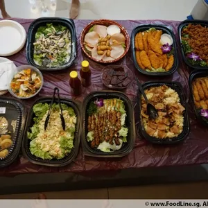 1x Christmas Mini Party Set A (Serves up to 12 pax)