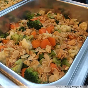 Sauteéd Broccoli, Cauliﬂower & Carrots with Buttered Almond Sauce
