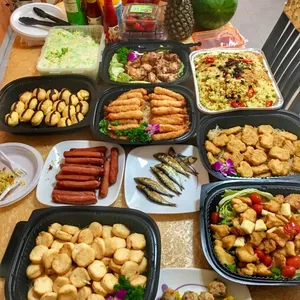 1x Christmas Mini Party Set B (Serves up to 12 pax)