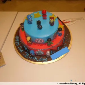 1x Avengers Assemble @$175 (Top Layer : Strawberry) (Bottom Layer : Chocolate) (Big Candles : 4) (Small Candles : 4)