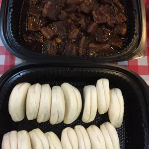扣肉馒头 Braise Pork w/ Bun