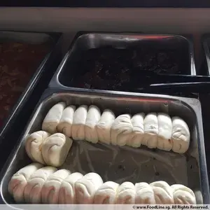 扣肉馒头 Braise Pork w/ Bun *