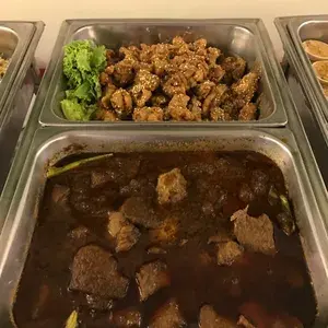 Chicken in Walnut Sauce*