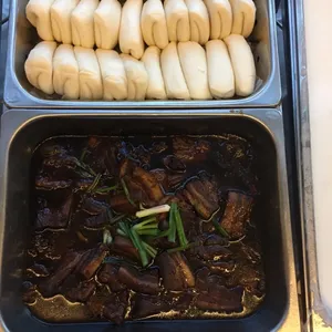 扣肉馒头 Braise Pork w/ Bun