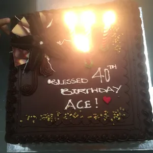 1x Signature Chocolate Etoile @$32 (Weight: 1.5 kg) (Qty of Big Candles: 4) (Qty of Small Candles: 5)