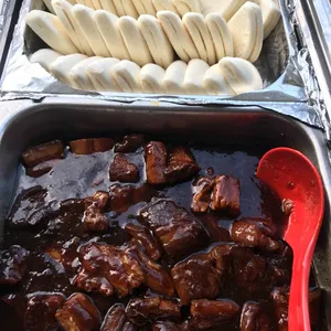 Braised Pork w/ Bun • 扣肉包(Chef's Recommended)