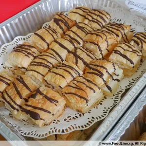 Mini Custard Raisin Swirls
