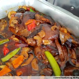 香菇烩扒鸭 Braised Duck w/ Mushroom
